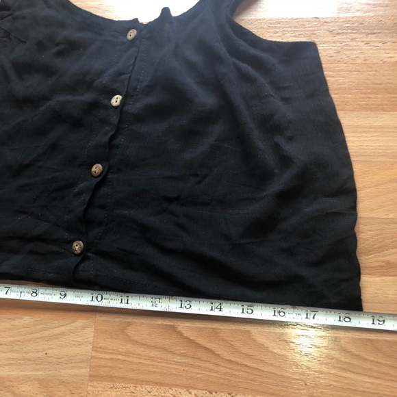 Cute button down crop tank - Picture 5 of 6